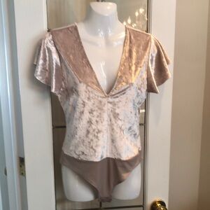 Elegant Crush Velvet V-Neck Bodysuit - Champagne